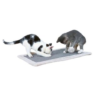 Trixie Škrabacia doska s plyšovou loptičkou, šedá so sv.okrajom 55x35cm